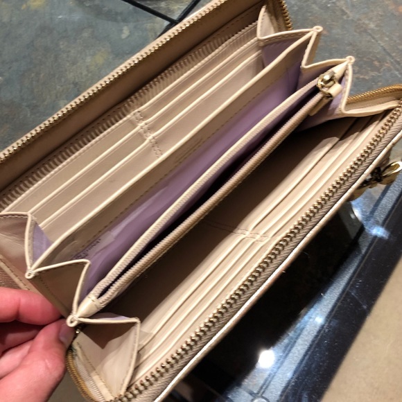 Coach Signature Accordion Zip Wallet - Gold/Khaki - Picture 5 of 7